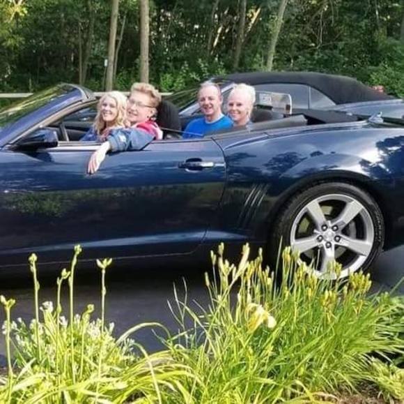 Meet your Posher, Cristina - Picture 2 of 2